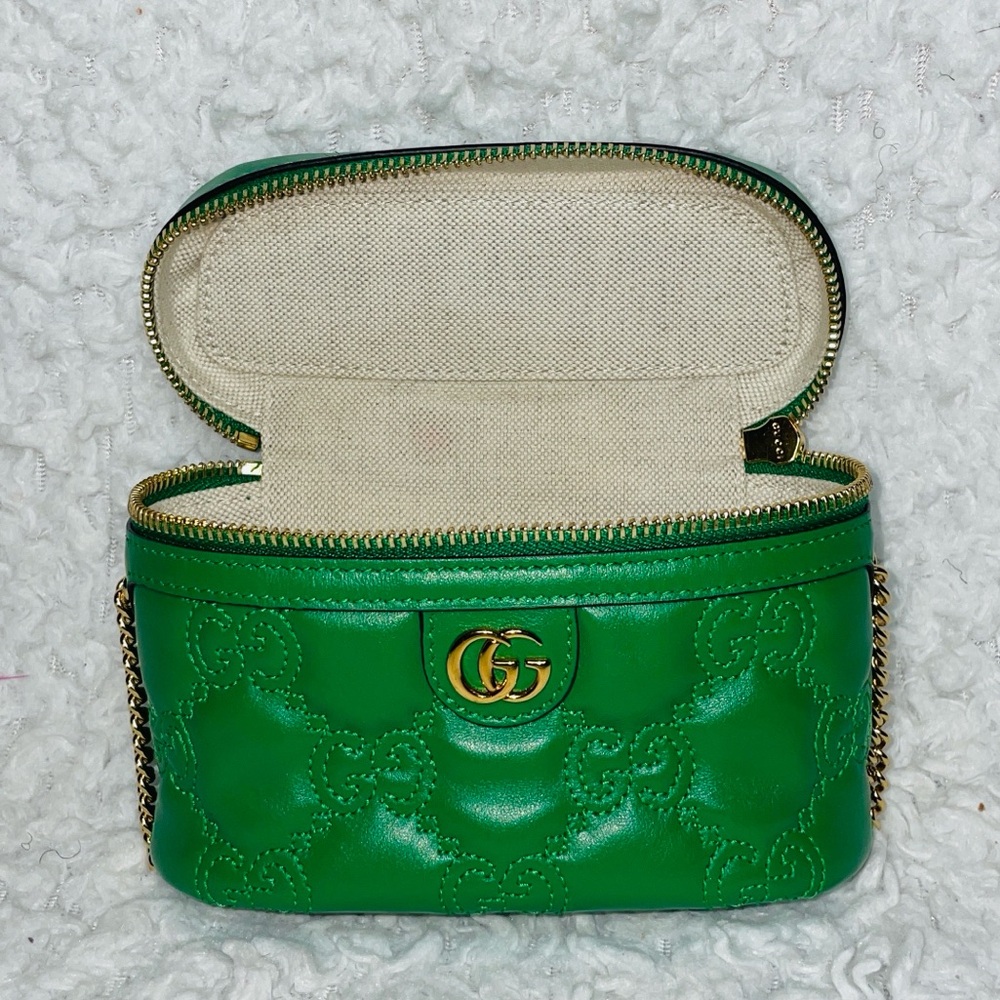 Gucci GG Embossed Matelasse Quilted Leather Vanity Mini Bag in Green 723770 - Picture 12 of 17